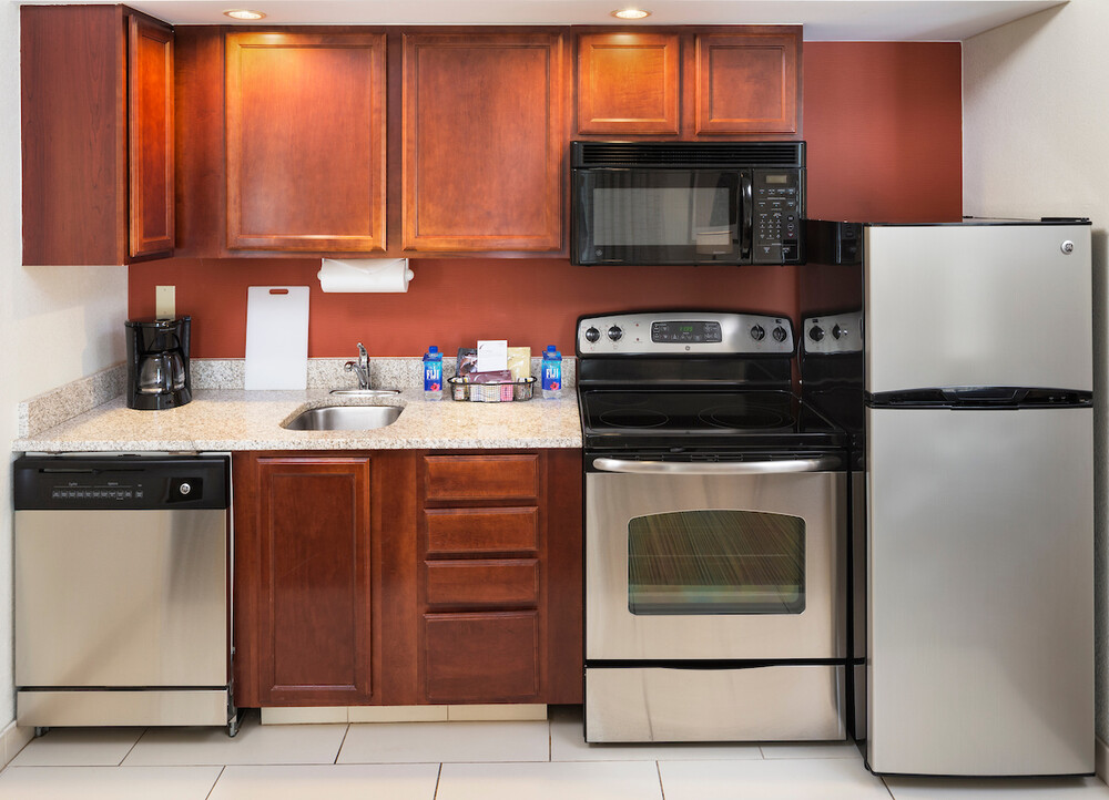 RESIDENCE INN MINNEAPOLIS EDINA kitchen