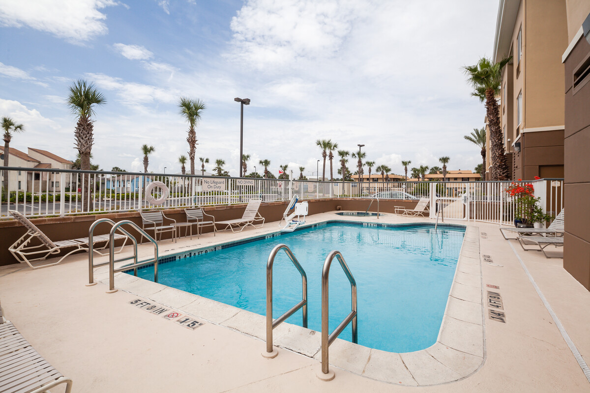 FAIRFIELD INN & SUITES JACKSONVILLE BEACH pool